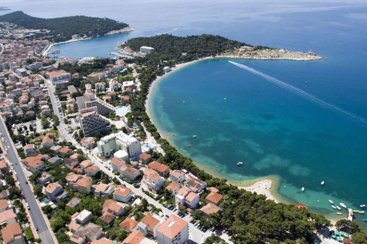 Two-bedroom In Makarska/makarska Riviera 6709
