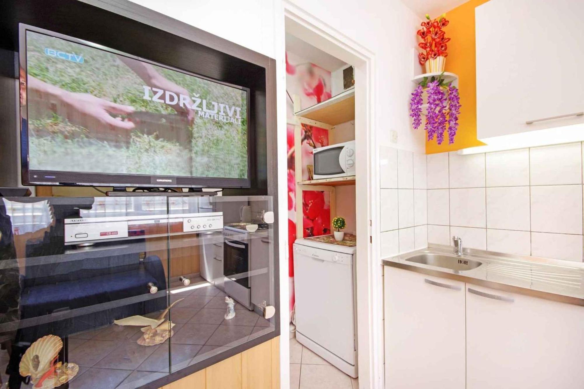 Two-bedroom In Makarska/makarska Riviera 6709 Makarská